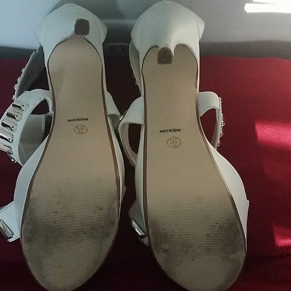 Shoes - Picture 3 of 4